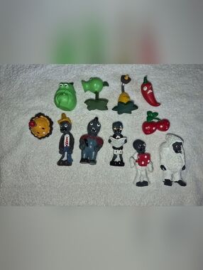 Plants Vs Zombies Action Figure Toy Lot